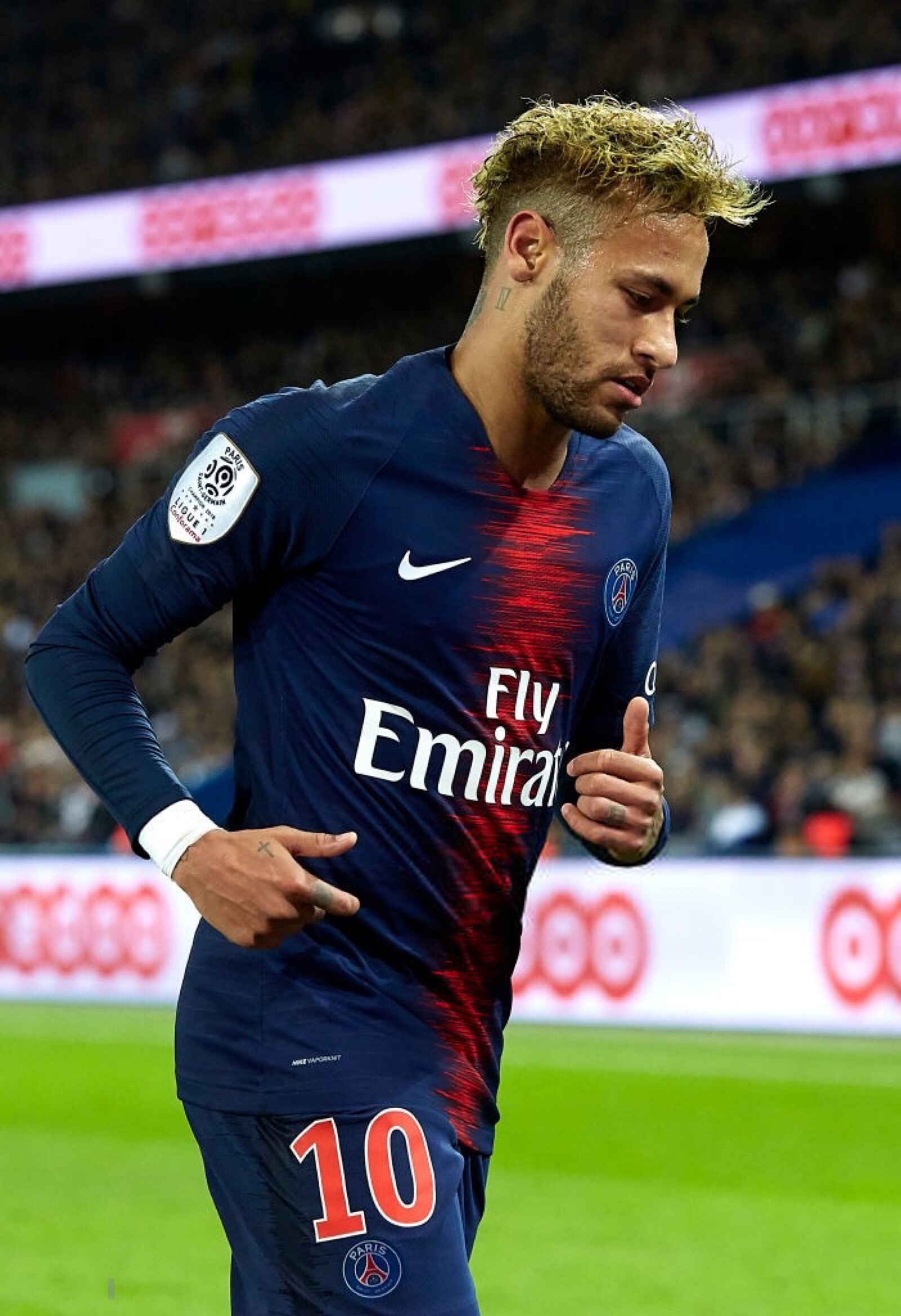 太阳报走访出售原味球衣公司的仓库：汗臭味强烈却不令人反感（太阳报探访售卖原味球衣的仓库：汗味浓重但不刺鼻）