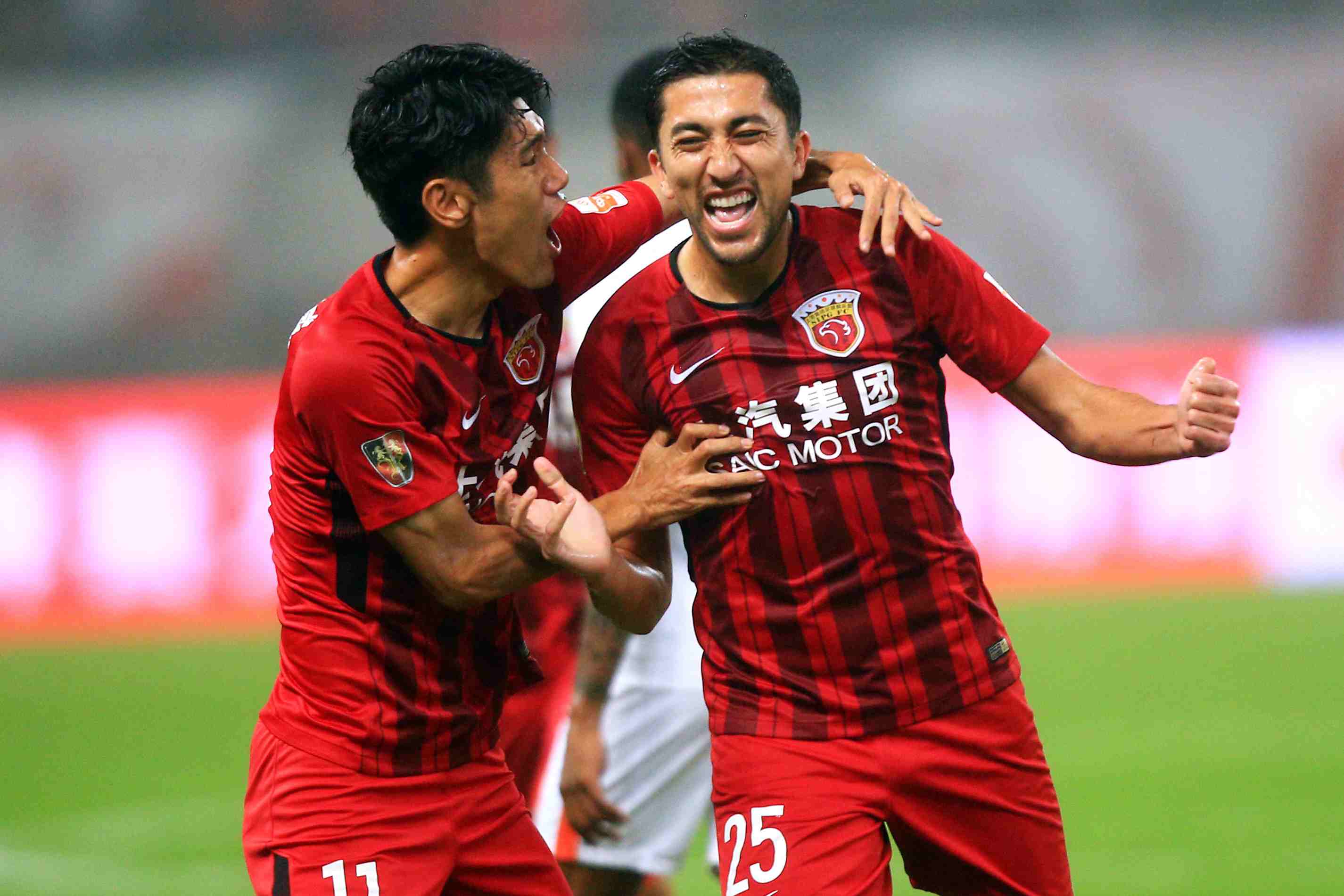 斑马队长，洛卡特利达成尤文生涯200场里程碑（洛卡特利迎来尤文生涯第200场，斑马队长再添里程碑）