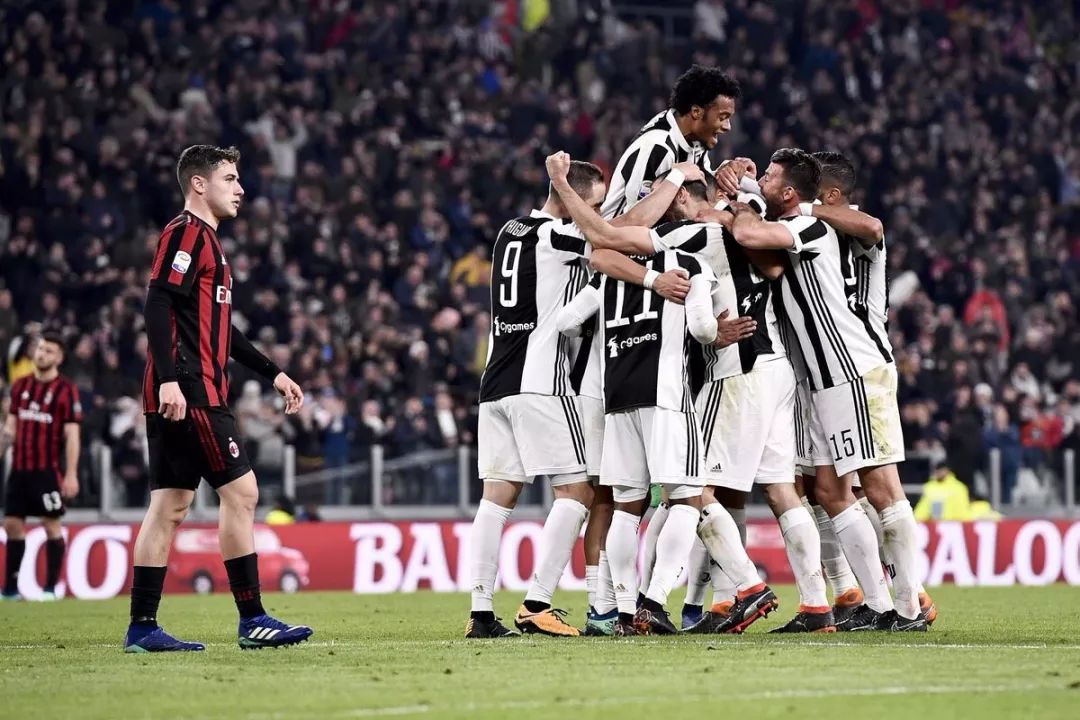 切尔西遭遇离奇伤病！帕尔默家中撞门伤及脚趾，出战成疑（切尔西再遇怪伤：帕尔默家中撞门致趾伤，出战成疑）