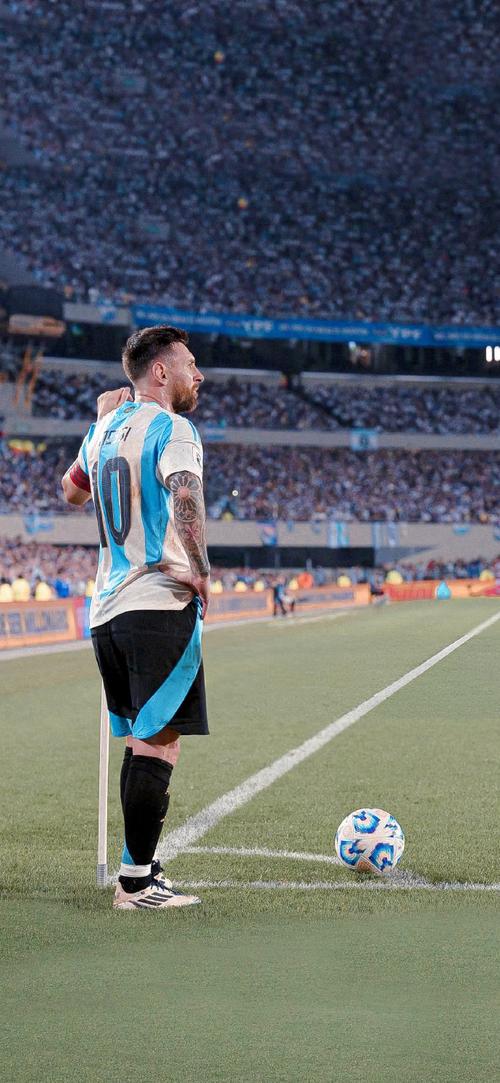 拜仁与柏林联合首次德国杯交手，此前13次联赛交手8胜5平不败（德国杯初遇！拜仁战柏林联合，联赛13战8胜5平保持不败）