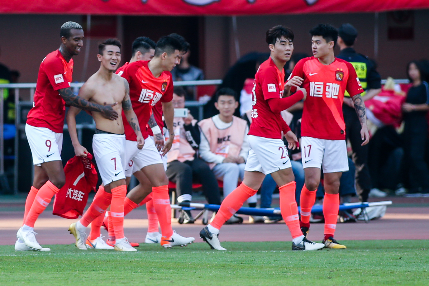 日媒：J联赛全明星明年6月回归，世界杯球员时间冲突无法参加（日媒：J联赛全明星将于明年6月回归，世界杯国脚因赛程冲突无缘参赛）