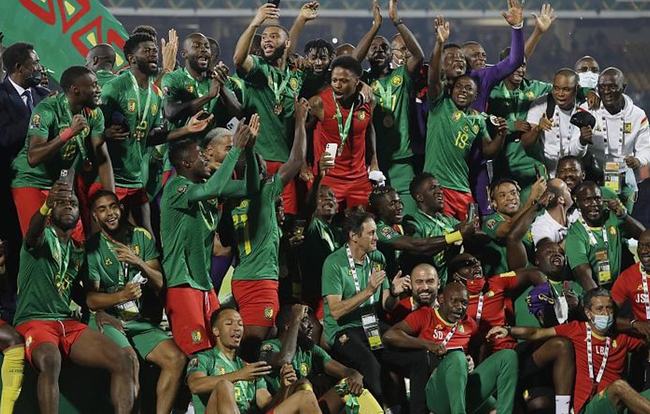 阿隆索听劝！首发拿掉1主力，皇马3-0差榜首1分，西甲2强争冠（阿隆索改阵见效！首发弃用一主力，皇马3-0追至仅差1分，西甲双雄争冠）